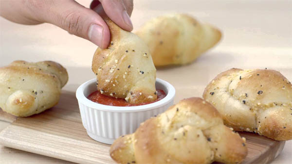Papa John’s Releases Garlic Knots