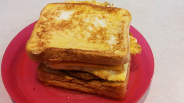 CarlsJrFrenchToastSandwich4